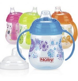 NUBY gobelet designer Series imprimé 270ml avec anses et bec en silicone anti-fuite +6 mois Réf : ID10320